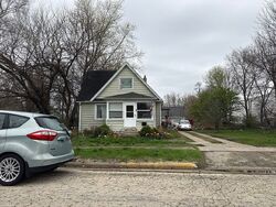 Pre-foreclosure in  LAWN DR Loves Park, IL 61111