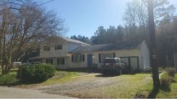 Pre-foreclosure Listing in COACHPOINT RD HARTFIELD, VA 23071