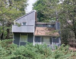 Pre-foreclosure in  OVERLOOK DR Tobyhanna, PA 18466