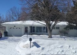 Pre-foreclosure in  OAKWOOD DR Saint Paul, MN 55112