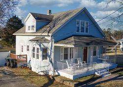 Pre-foreclosure in  MAIN AVE Berlin, NJ 08009