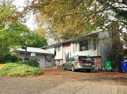 Pre-foreclosure in  NE FARGO ST Portland, OR 97220