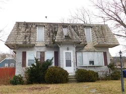 Pre-foreclosure in  PARKER AVE East Providence, RI 02914