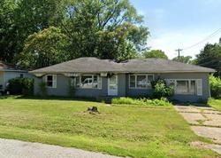 Pre-foreclosure in  FLORENCE ST East Saint Louis, IL 62206