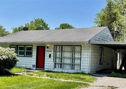 Pre-foreclosure in  DELORES DR East Saint Louis, IL 62206