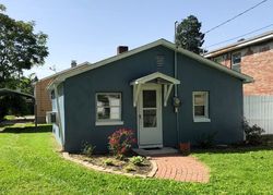 Pre-foreclosure in  FALLING SPRINGS RD East Saint Louis, IL 62206