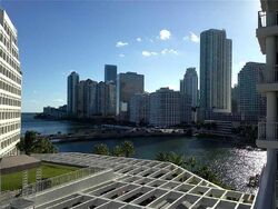 Pre-foreclosure in  BRICKELL KEY BLVD  Miami, FL 33131