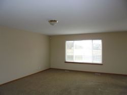 Pre-foreclosure in  SPARROW DR Woodstock, IL 60098