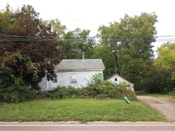 Pre-foreclosure in  RINGWOOD RD Ringwood, IL 60072