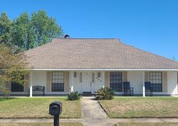 Pre-foreclosure in  CHESTERFIELD DR Baton Rouge, LA 70815