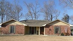 Pre-foreclosure in  RONDA AVE Prairieville, LA 70769