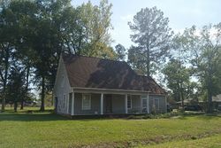 Pre-foreclosure in  OLD HICKORY AVE Gonzales, LA 70737