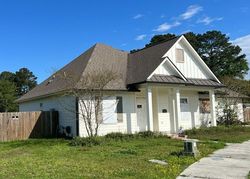 Pre-foreclosure in  KNEE TREE DR Baton Rouge, LA 70818