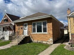 Pre-foreclosure in  S LEAMINGTON AVE Chicago, IL 60638