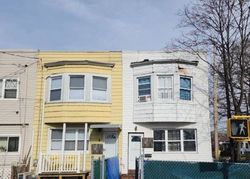 Pre-foreclosure in  W FINGERBOARD RD Staten Island, NY 10305