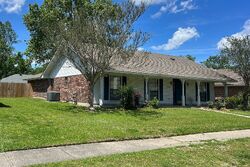 Pre-foreclosure in  BULLRUSH DR Baton Rouge, LA 70810