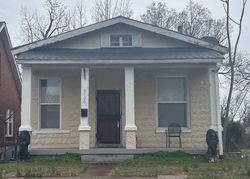 Pre-foreclosure in  RAYMOND AVE Saint Louis, MO 63133