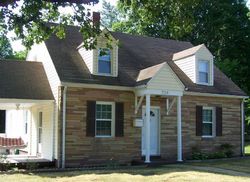 Pre-foreclosure in  LESTER ST Blackstone, VA 23824