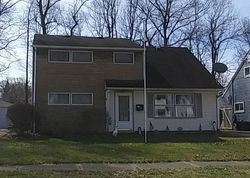 Pre-foreclosure in  RUTH AVE Cuyahoga Falls, OH 44221