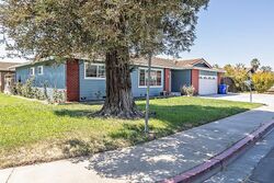 Pre-foreclosure in  HILLSDALE DR Turlock, CA 95382