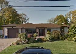 Pre-foreclosure in  FARMERS AVE Lindenhurst, NY 11757