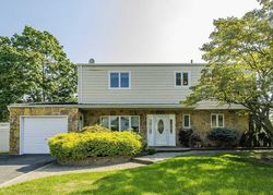 Pre-foreclosure in  W 22ND ST Deer Park, NY 11729