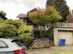 Pre-foreclosure in  SE 32ND AVE Portland, OR 97214