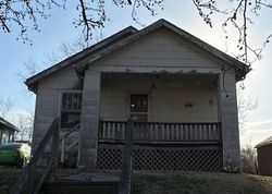 Pre-foreclosure in  DRURY AVE Kansas City, MO 64127