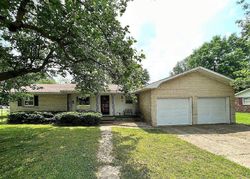 Pre-foreclosure in  S HICKORY ST Dexter, MO 63841