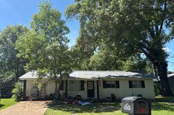Pre-foreclosure in  MCDONALD ST Pelahatchie, MS 39145