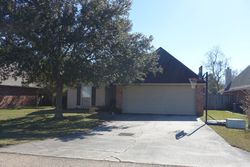 Pre-foreclosure in  COVE CT Prairieville, LA 70769