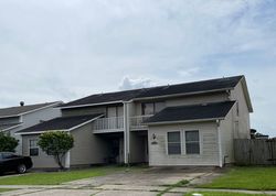 Pre-foreclosure in  MOUNT LAUREL DR Gretna, LA 70056