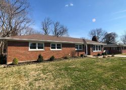 Pre-foreclosure in  OUTER LOOP Louisville, KY 40219