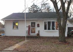 Pre-foreclosure in  KNOLL AVE Waterloo, IA 50701