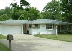 Pre-foreclosure in  THOMPSON AVE Elkhart, IN 46514