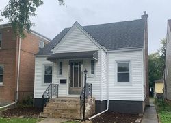 Pre-foreclosure in  N PARIS AVE Chicago, IL 60634