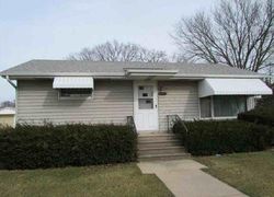 Pre-foreclosure in  1ST AVE Ottawa, IL 61350