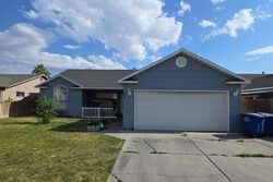 Pre-foreclosure in  BLUEBELL AVE Twin Falls, ID 83301