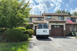 Pre-foreclosure in  BARBERRY LN New Windsor, NY 12553