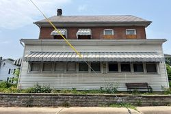 Pre-foreclosure in  N BROAD ST Waynesboro, PA 17268