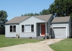 Pre-foreclosure in  N SUNSET ST Ponca City, OK 74601
