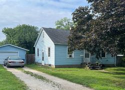Pre-foreclosure in  32ND AVE East Moline, IL 61244