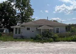 Pre-foreclosure in  47TH AVE Rock Island, IL 61201
