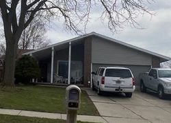 Pre-foreclosure in  IRONSIDE DR Waterford, MI 48329