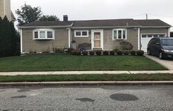 Pre-foreclosure in  HELEN AVE Plainview, NY 11803