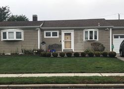 Pre-foreclosure in  HELEN AVE Plainview, NY 11803
