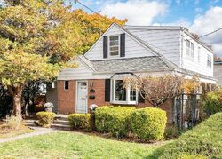 Pre-foreclosure in  CAROLINE AVE Garden City, NY 11530