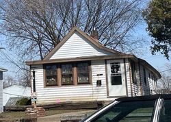 Pre-foreclosure in  HAWTHORNE AVE E Saint Paul, MN 55106