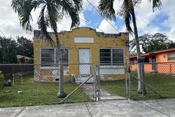 Pre-foreclosure in  NW 23RD AVE Miami, FL 33142