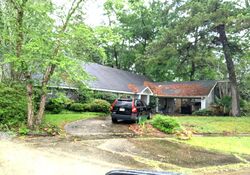 Pre-foreclosure in  WILLIAMSBURG DR Baton Rouge, LA 70817